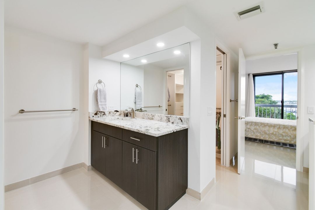 For Sale: $575,000 (2 beds, 2 baths, 1715 Square Feet)