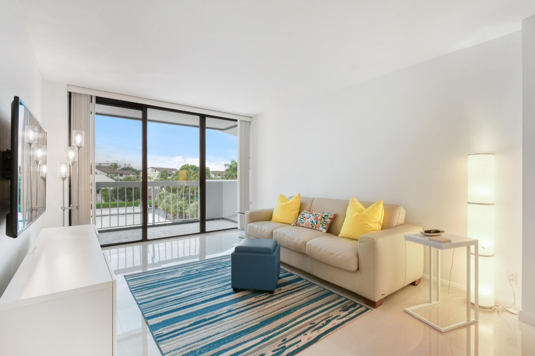 For Sale: $575,000 (2 beds, 2 baths, 1715 Square Feet)