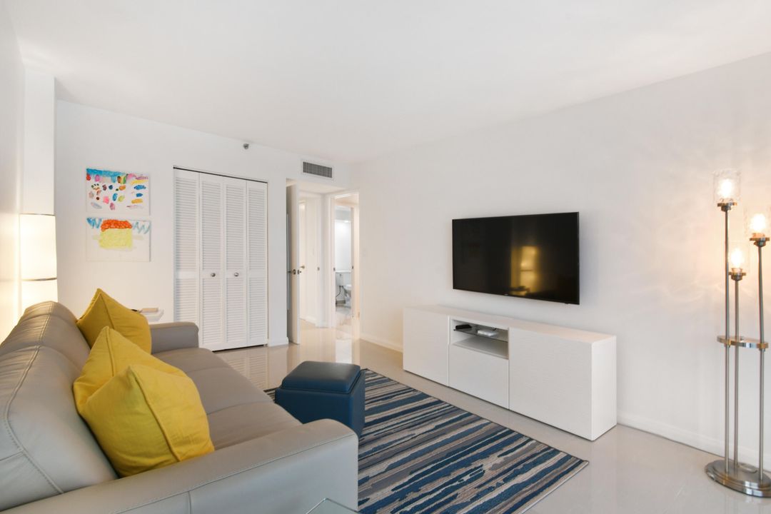 For Sale: $575,000 (2 beds, 2 baths, 1715 Square Feet)