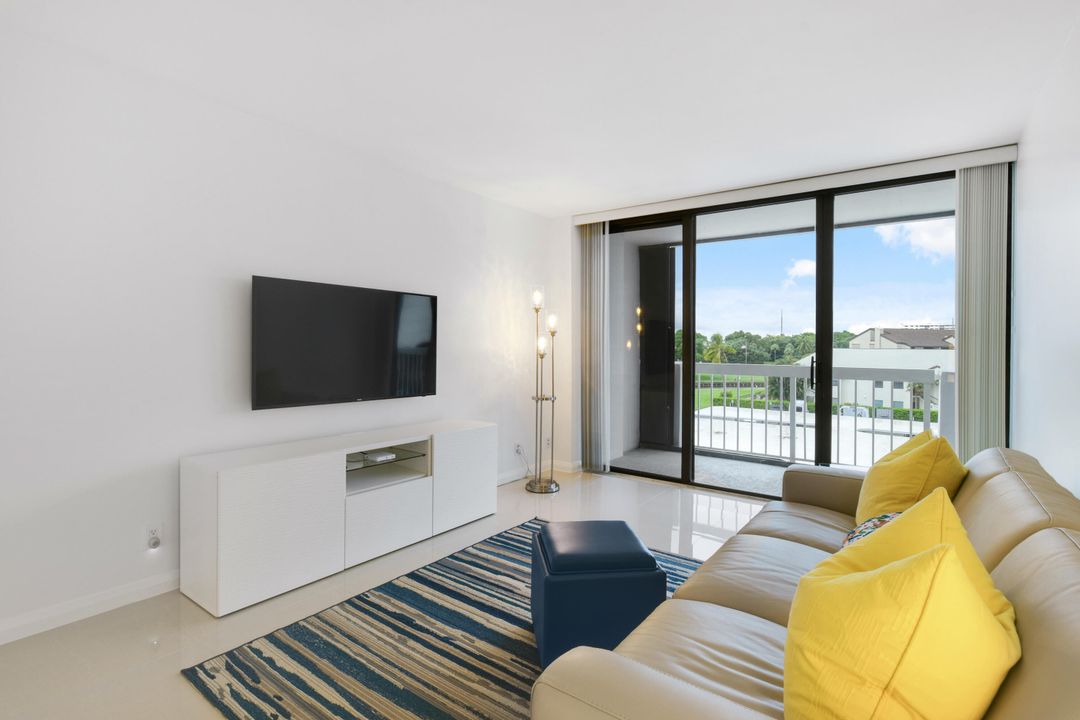 For Sale: $575,000 (2 beds, 2 baths, 1715 Square Feet)