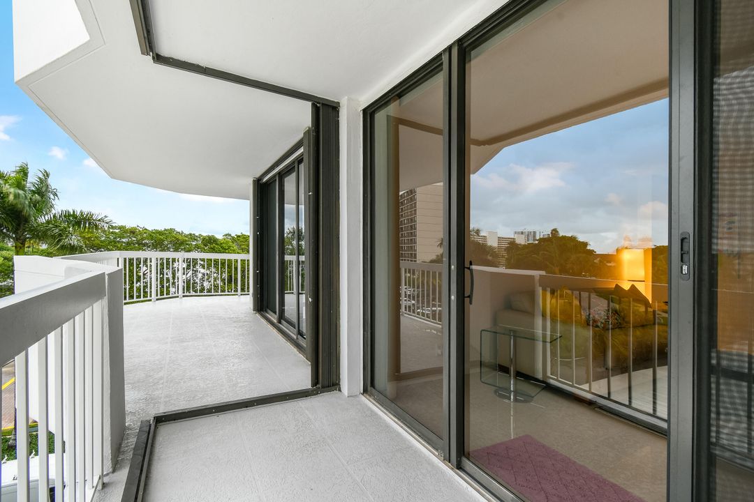 For Sale: $575,000 (2 beds, 2 baths, 1715 Square Feet)