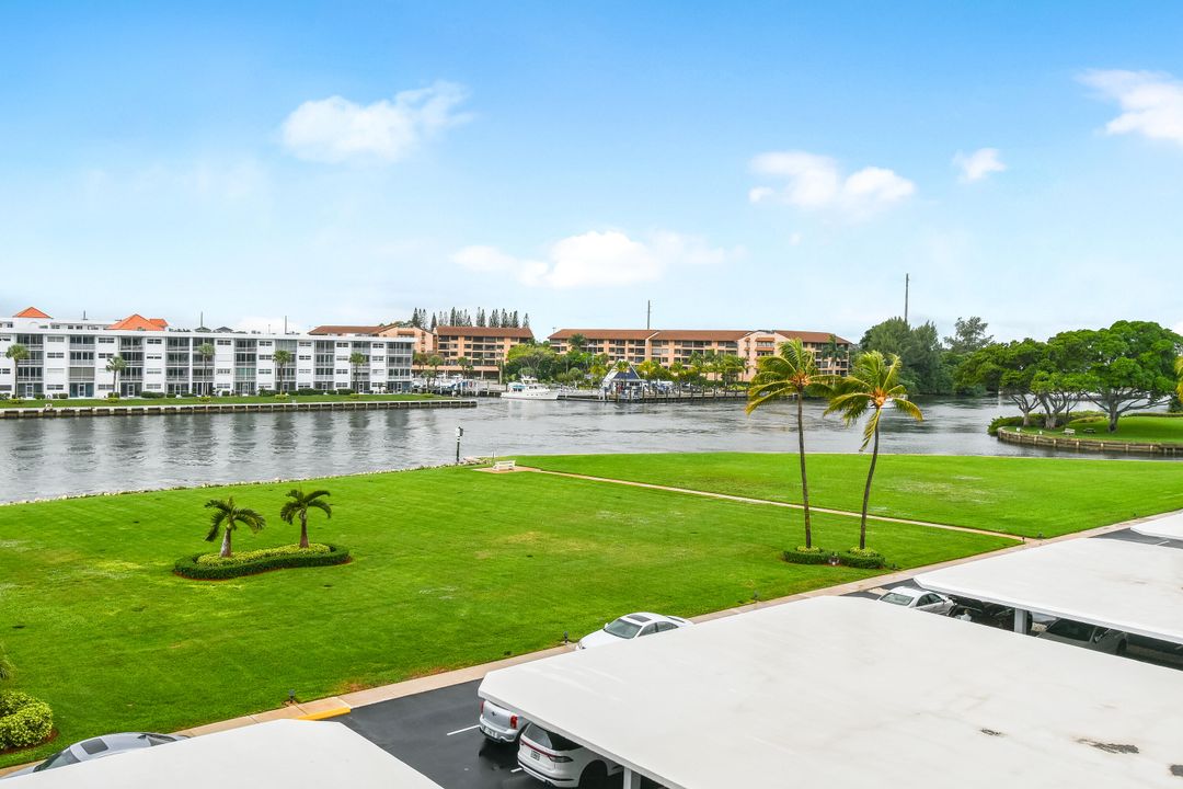 For Sale: $575,000 (2 beds, 2 baths, 1715 Square Feet)