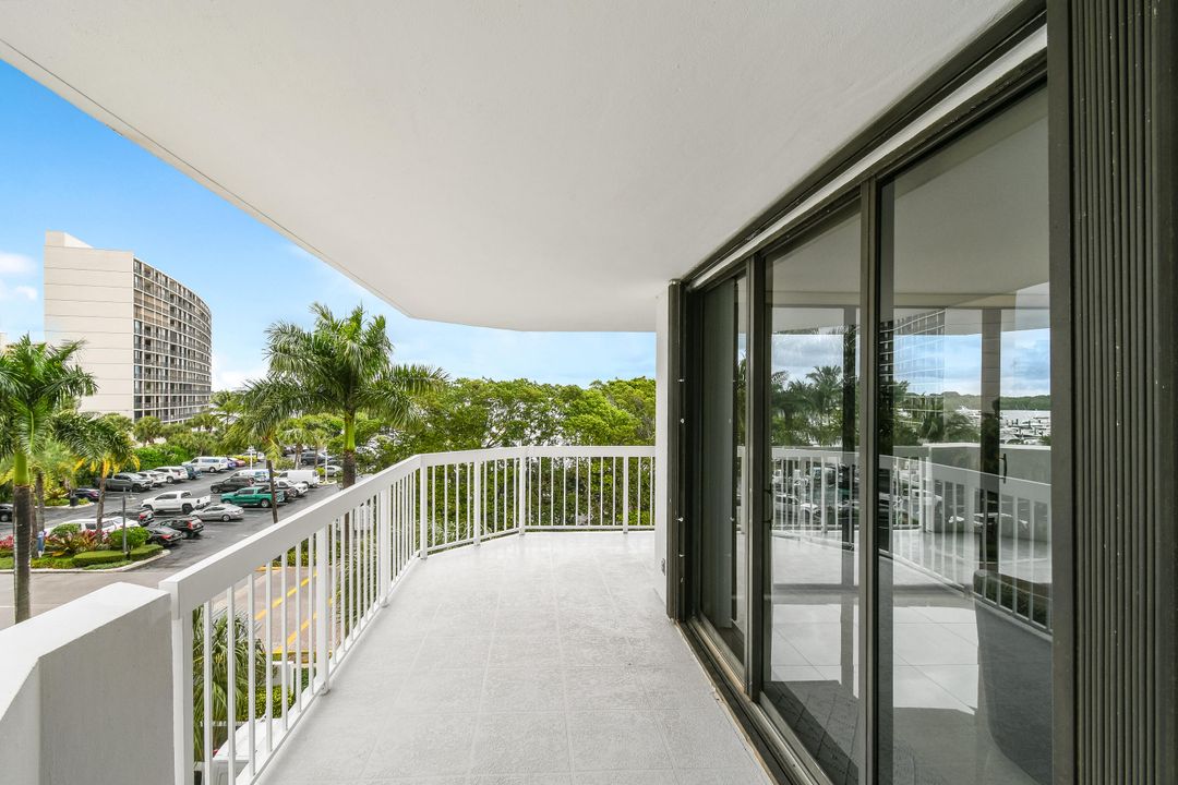 For Sale: $575,000 (2 beds, 2 baths, 1715 Square Feet)