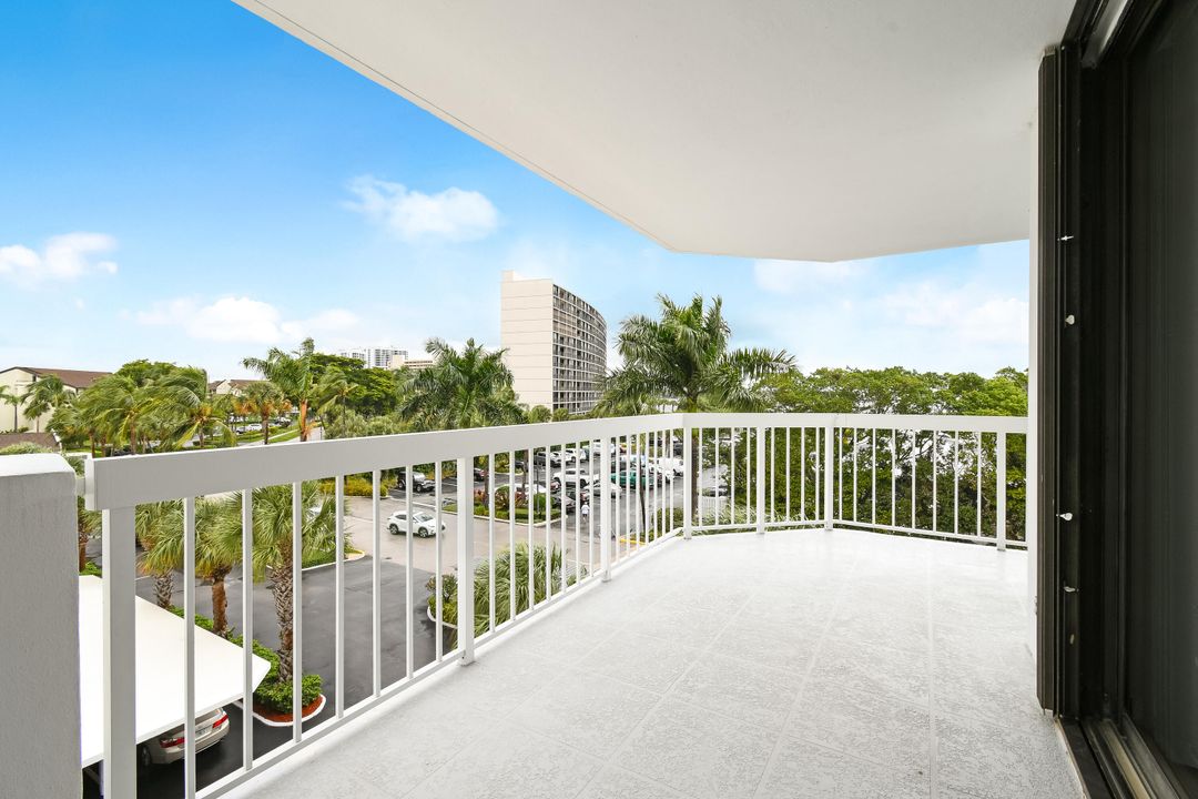 For Sale: $575,000 (2 beds, 2 baths, 1715 Square Feet)