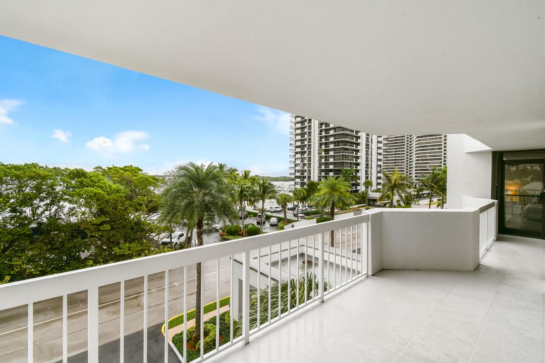 For Sale: $575,000 (2 beds, 2 baths, 1715 Square Feet)