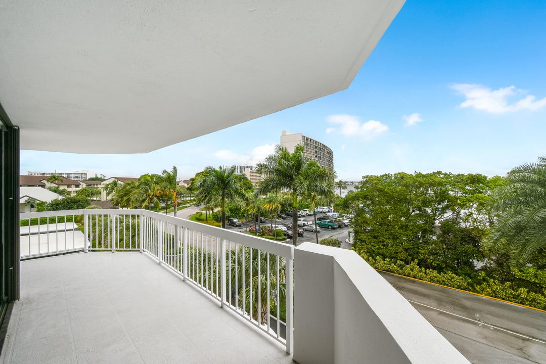 For Sale: $575,000 (2 beds, 2 baths, 1715 Square Feet)