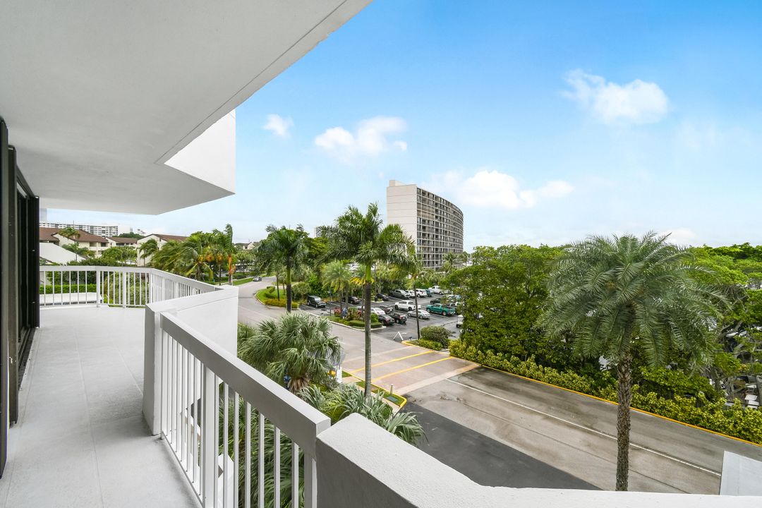 For Sale: $575,000 (2 beds, 2 baths, 1715 Square Feet)