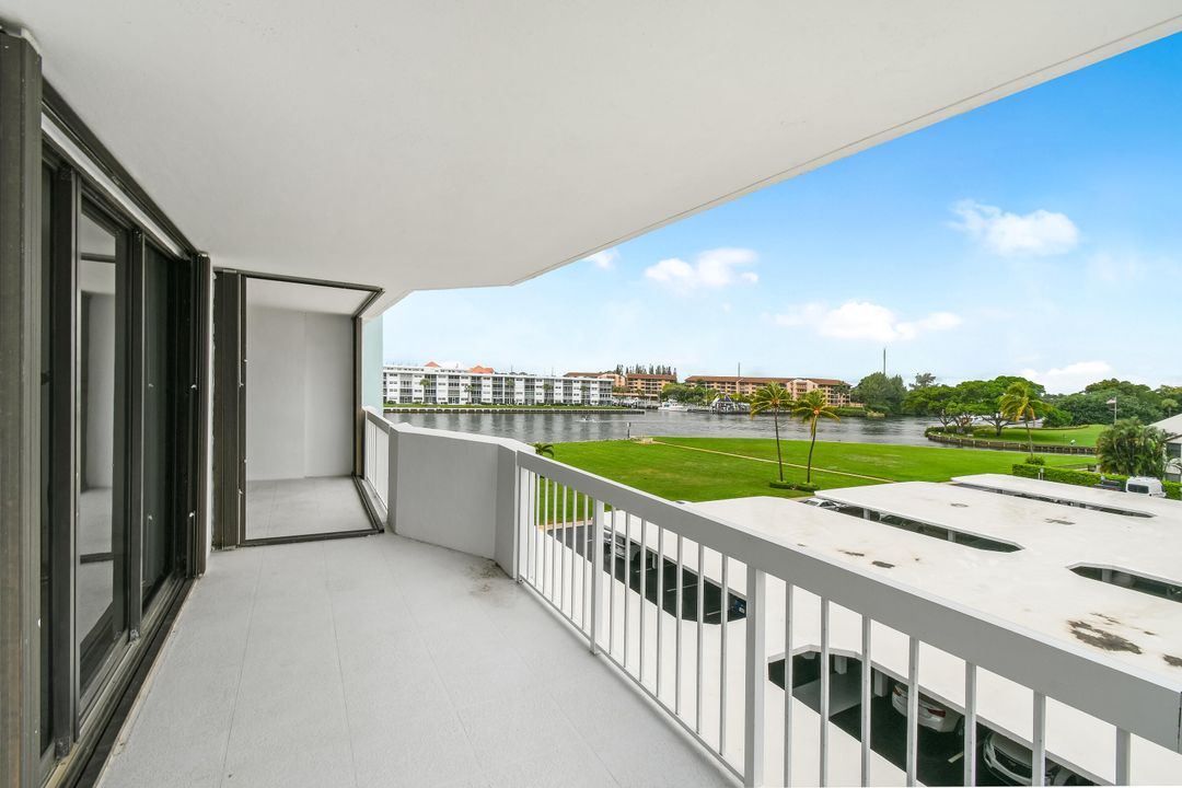 For Sale: $575,000 (2 beds, 2 baths, 1715 Square Feet)