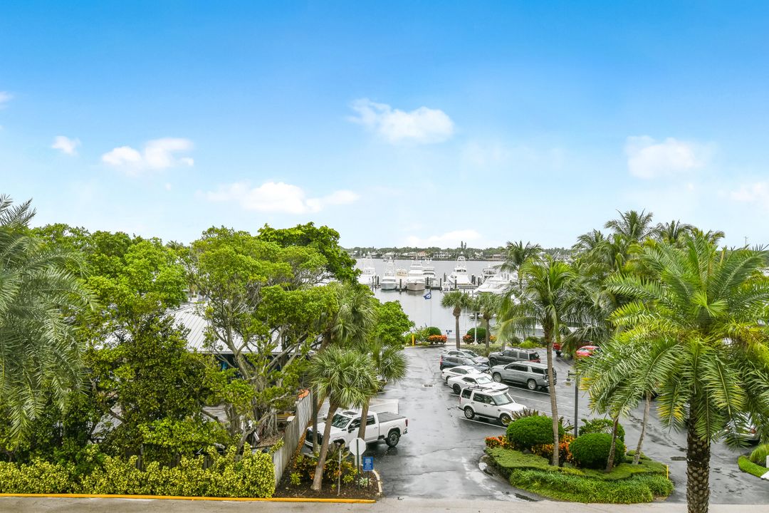 For Sale: $575,000 (2 beds, 2 baths, 1715 Square Feet)