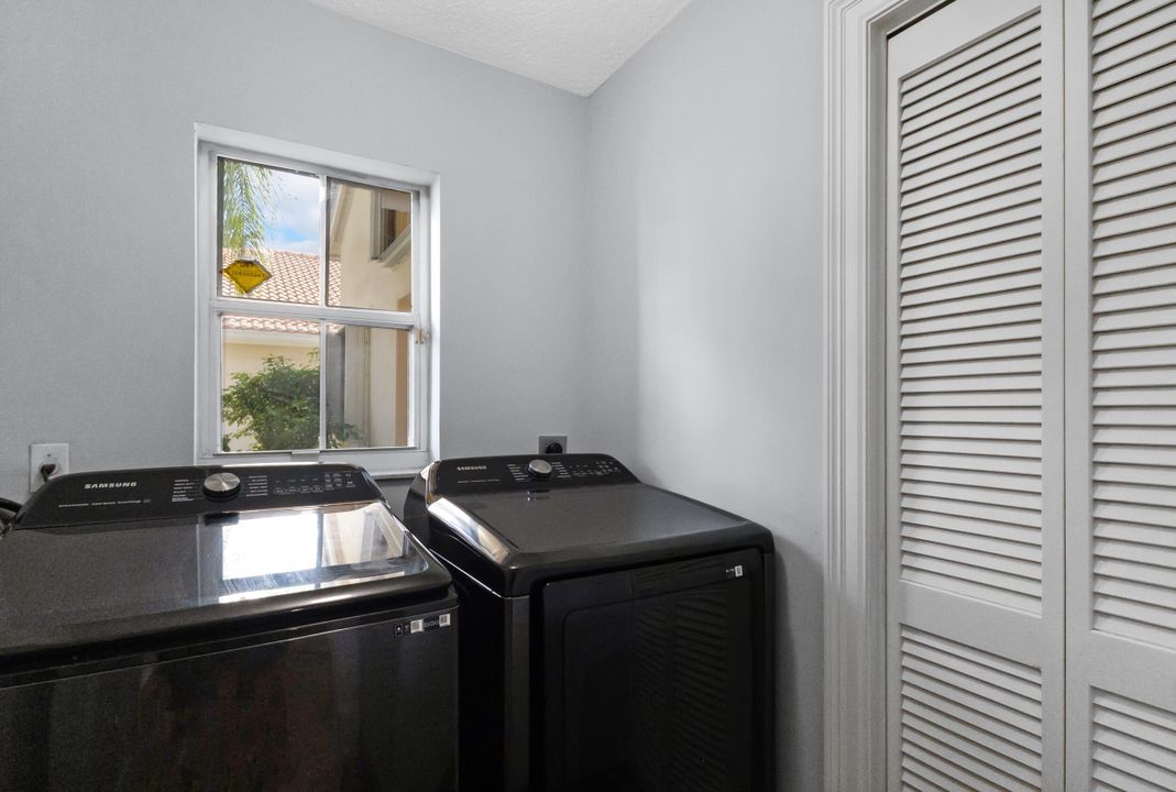 En Venta: $637,000 (3 camas, 2 baños, 1970 Pies cuadrados)