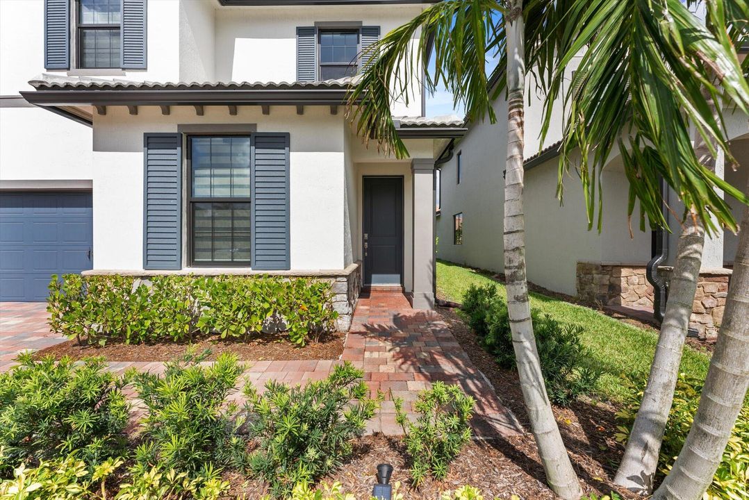 En Venta: $795,000 (5 camas, 3 baños, 3223 Pies cuadrados)