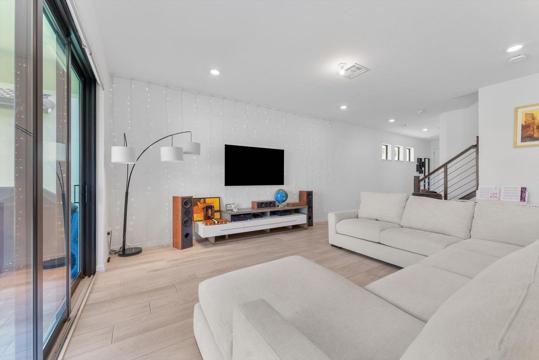 En Venta: $795,000 (5 camas, 3 baños, 3223 Pies cuadrados)