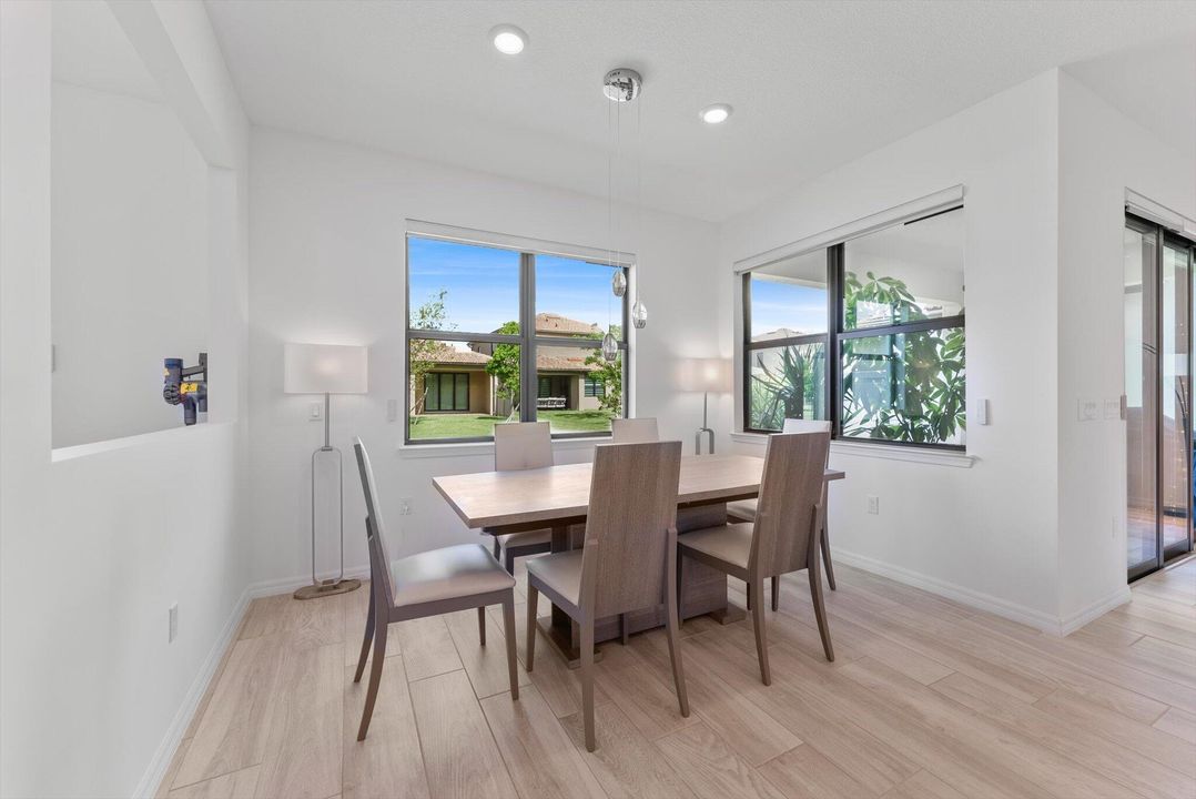 En Venta: $795,000 (5 camas, 3 baños, 3223 Pies cuadrados)