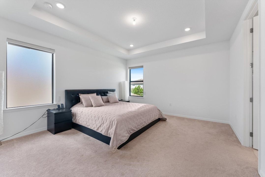 En Venta: $795,000 (5 camas, 3 baños, 3223 Pies cuadrados)