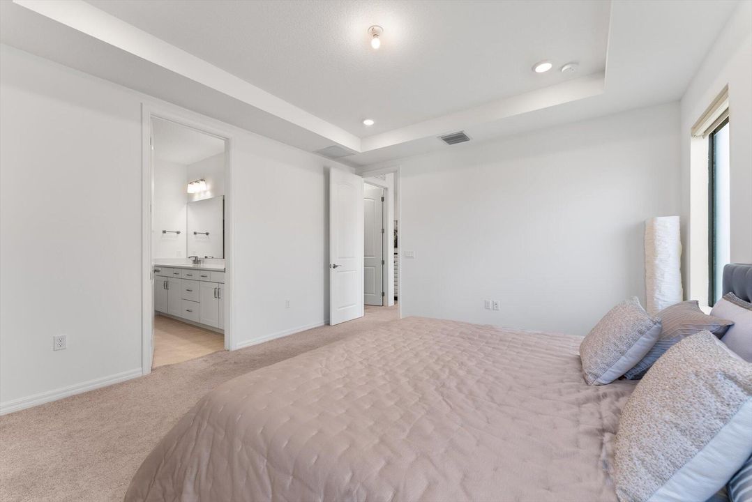 En Venta: $795,000 (5 camas, 3 baños, 3223 Pies cuadrados)