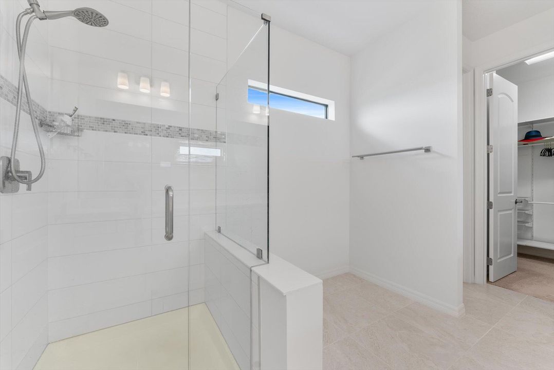 En Venta: $795,000 (5 camas, 3 baños, 3223 Pies cuadrados)