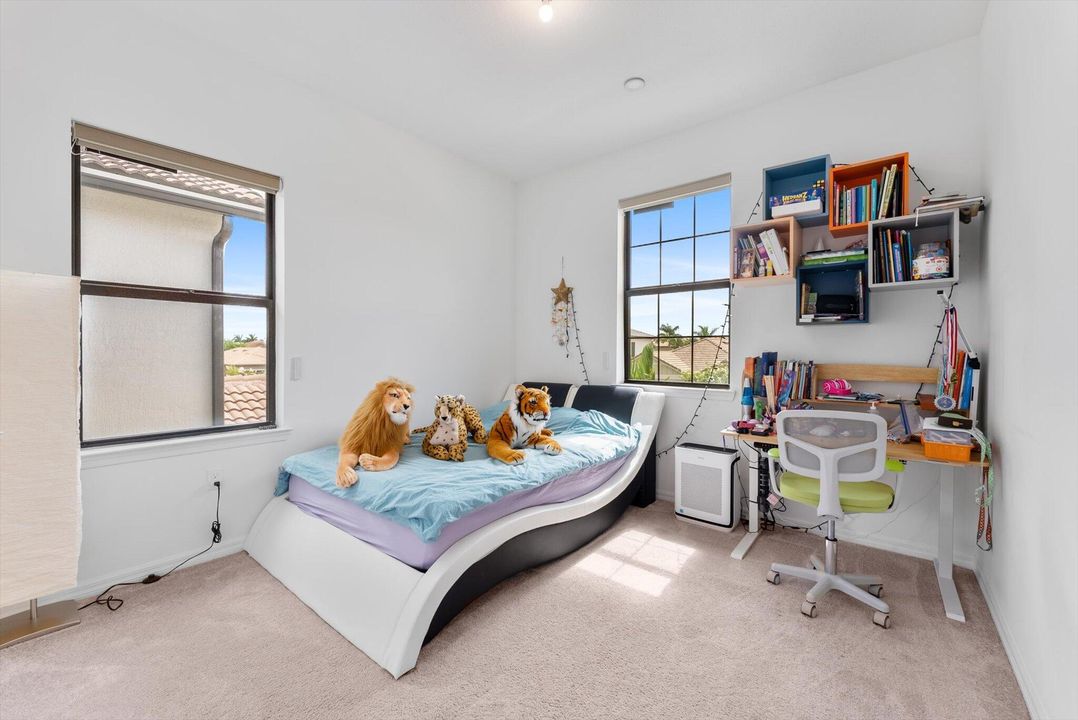 En Venta: $795,000 (5 camas, 3 baños, 3223 Pies cuadrados)