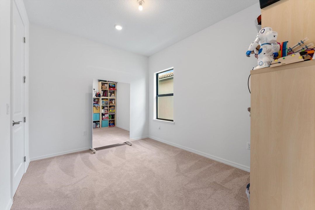 En Venta: $795,000 (5 camas, 3 baños, 3223 Pies cuadrados)