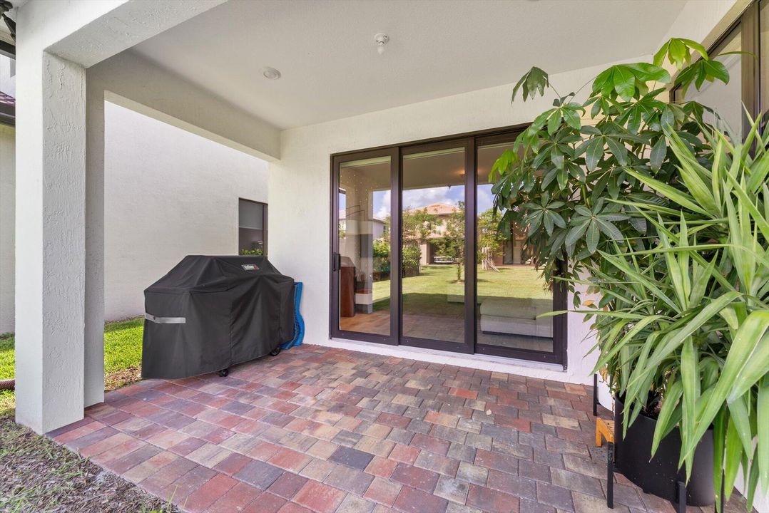 En Venta: $795,000 (5 camas, 3 baños, 3223 Pies cuadrados)