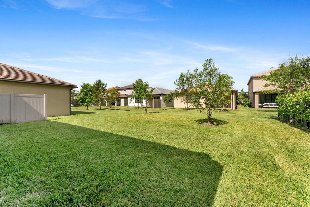 En Venta: $795,000 (5 camas, 3 baños, 3223 Pies cuadrados)