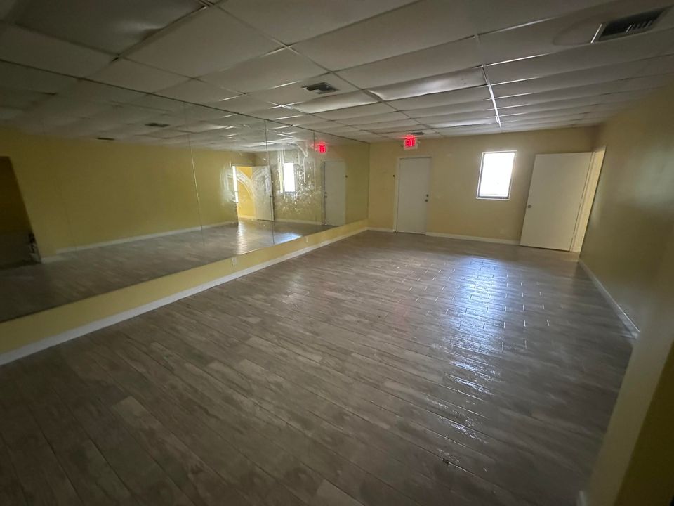 待售: $2,800 (0 贝兹, 0 浴室, 2016 平方英尺)