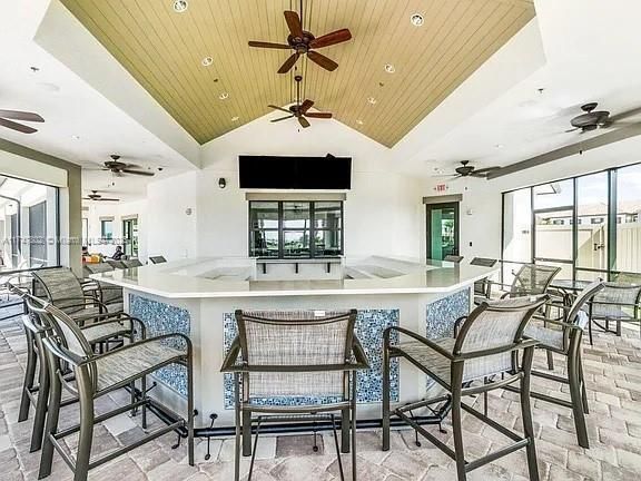 En Venta: $795,000 (5 camas, 3 baños, 3223 Pies cuadrados)