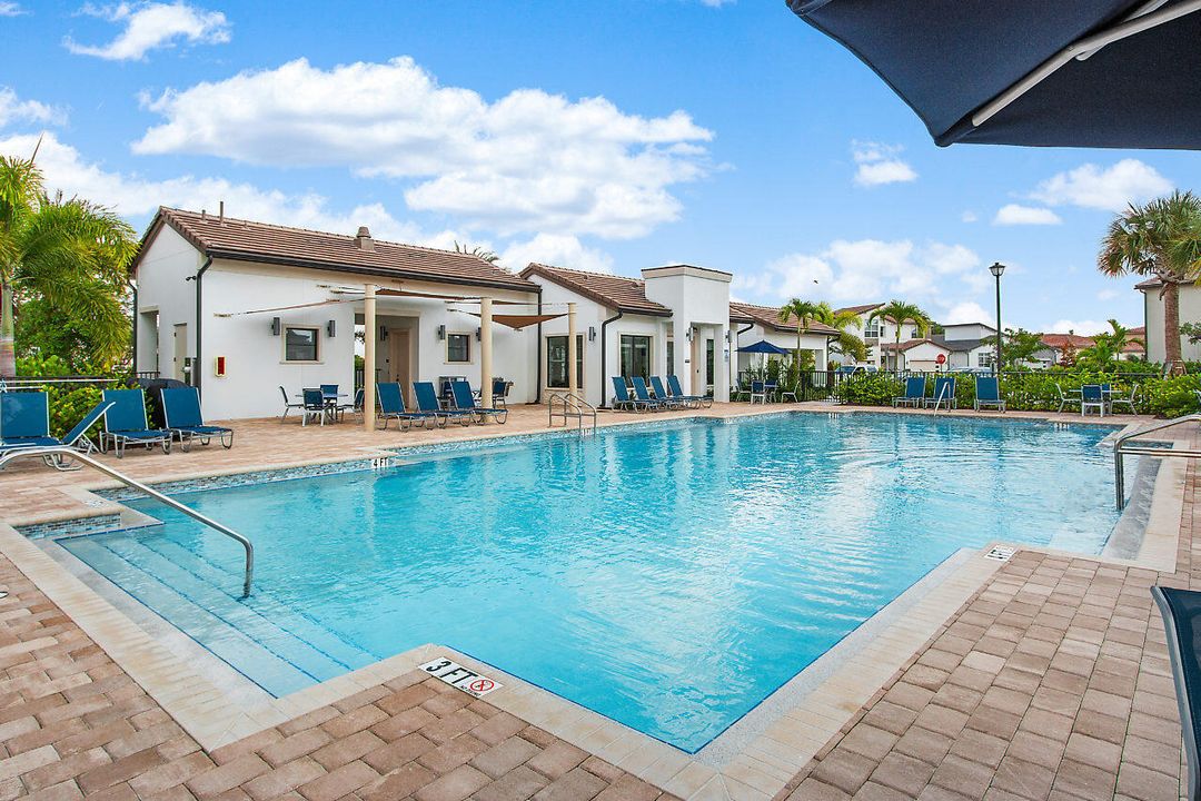 En Venta: $795,000 (5 camas, 3 baños, 3223 Pies cuadrados)