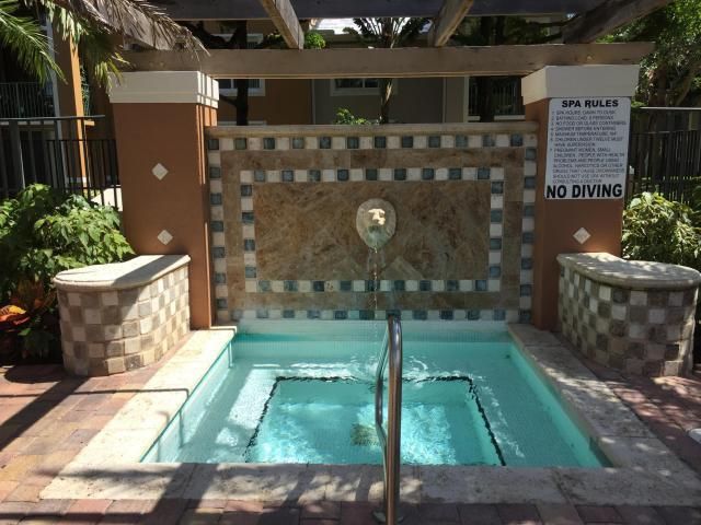 En Venta: $215,000 (2 camas, 2 baños, 1105 Pies cuadrados)