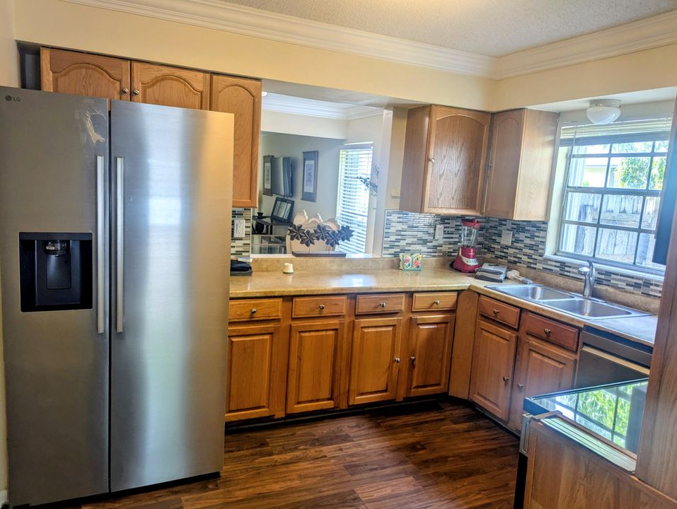 For Rent: $4,400 (3 beds, 2 baths, 1280 Square Feet)