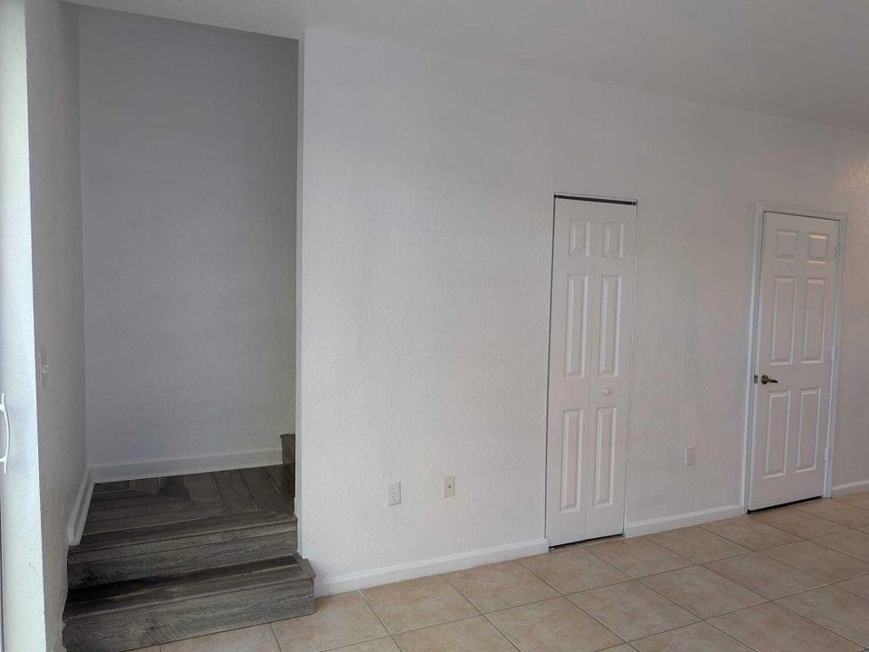 待售: $380,000 (2 贝兹, 2 浴室, 1186 平方英尺)