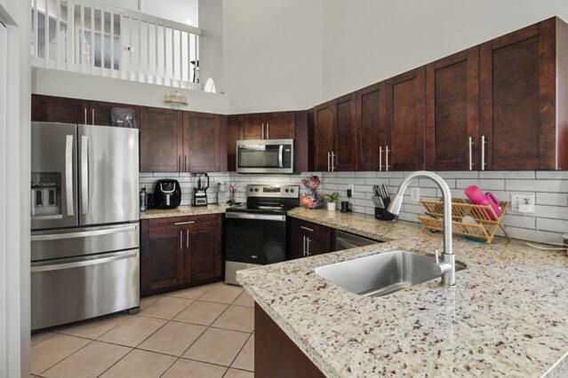 En Venta: $465,000 (3 camas, 2 baños, 1843 Pies cuadrados)