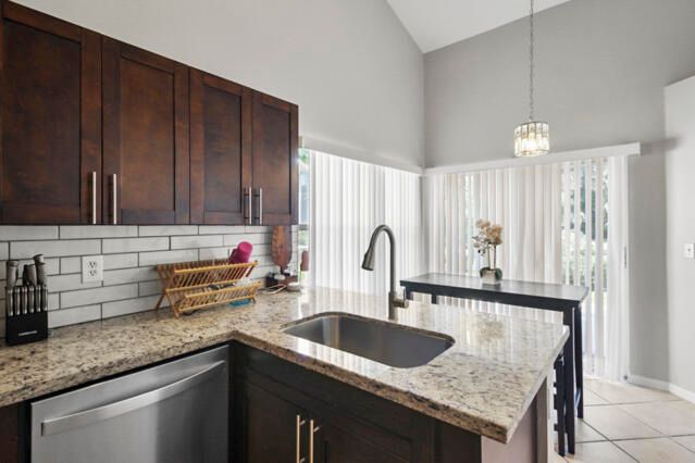 En Venta: $465,000 (3 camas, 2 baños, 1843 Pies cuadrados)