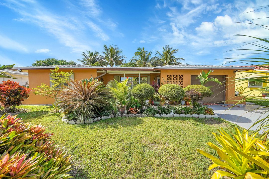 For Sale: $349,000 (2 beds, 2 baths, 1449 Square Feet)