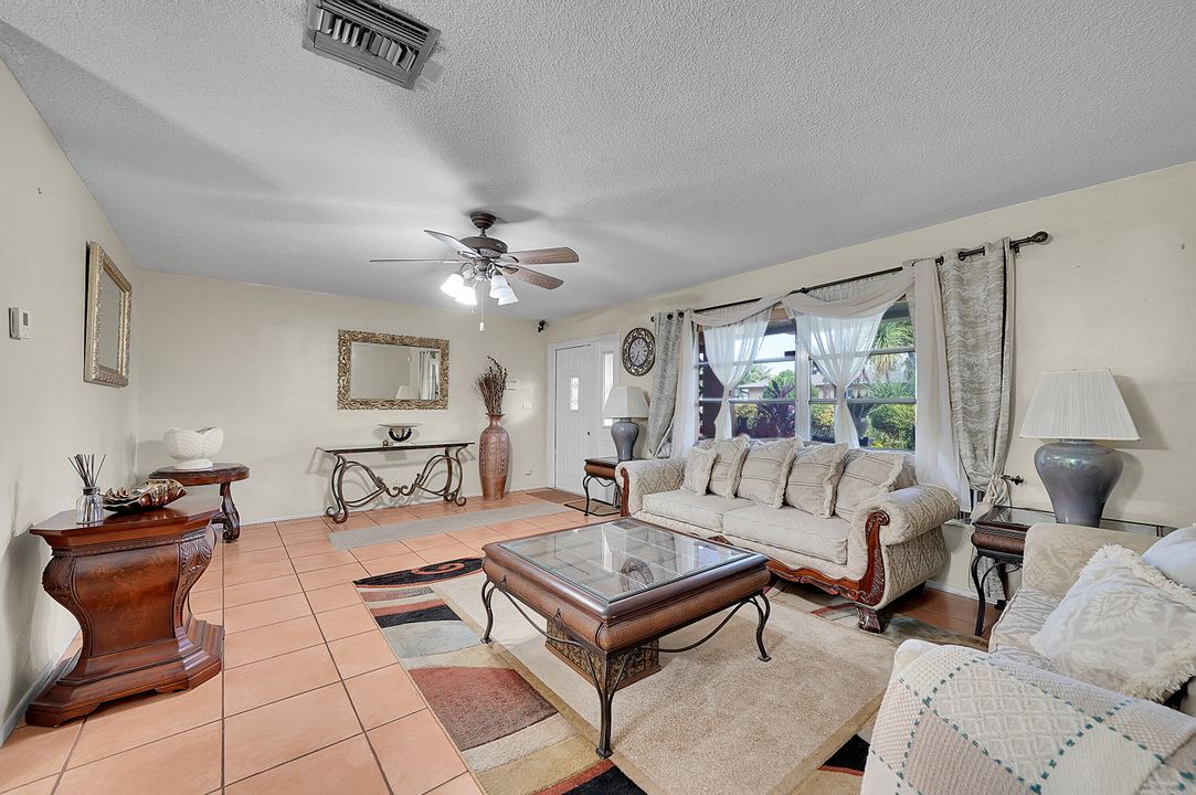 For Sale: $349,000 (2 beds, 2 baths, 1449 Square Feet)