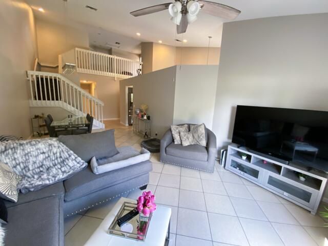 En Venta: $465,000 (3 camas, 2 baños, 1843 Pies cuadrados)