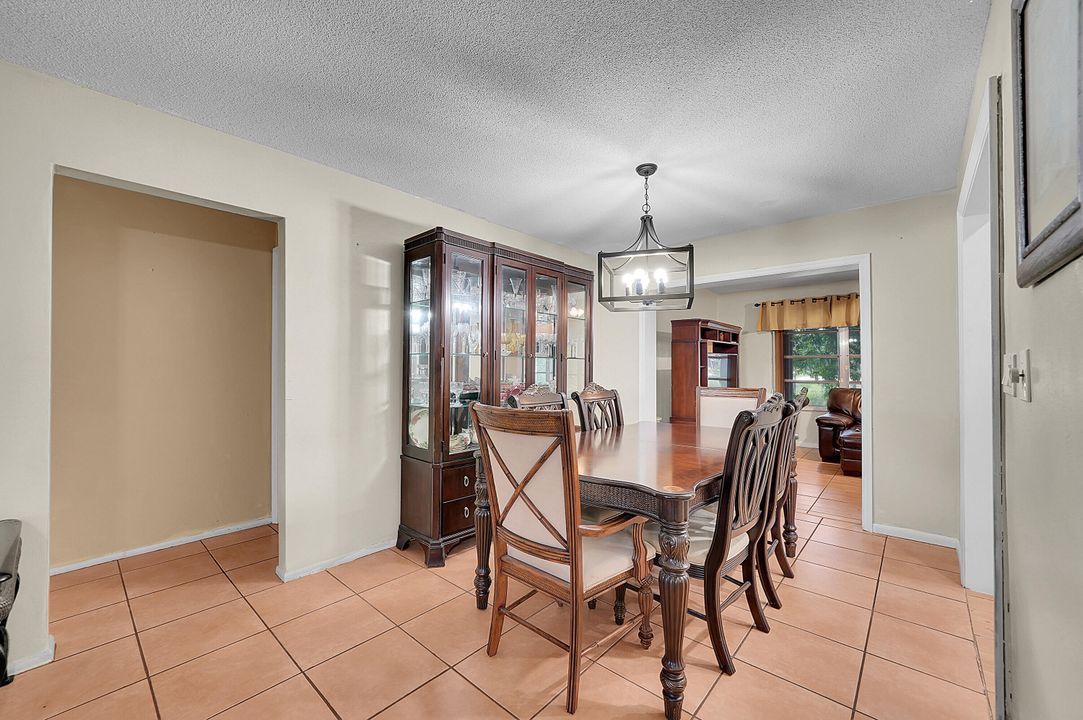 For Sale: $349,000 (2 beds, 2 baths, 1449 Square Feet)