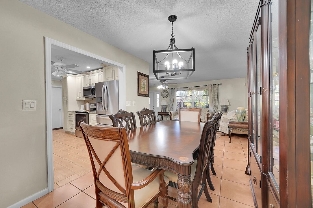 For Sale: $349,000 (2 beds, 2 baths, 1449 Square Feet)