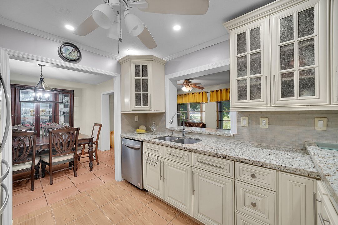 For Sale: $349,000 (2 beds, 2 baths, 1449 Square Feet)