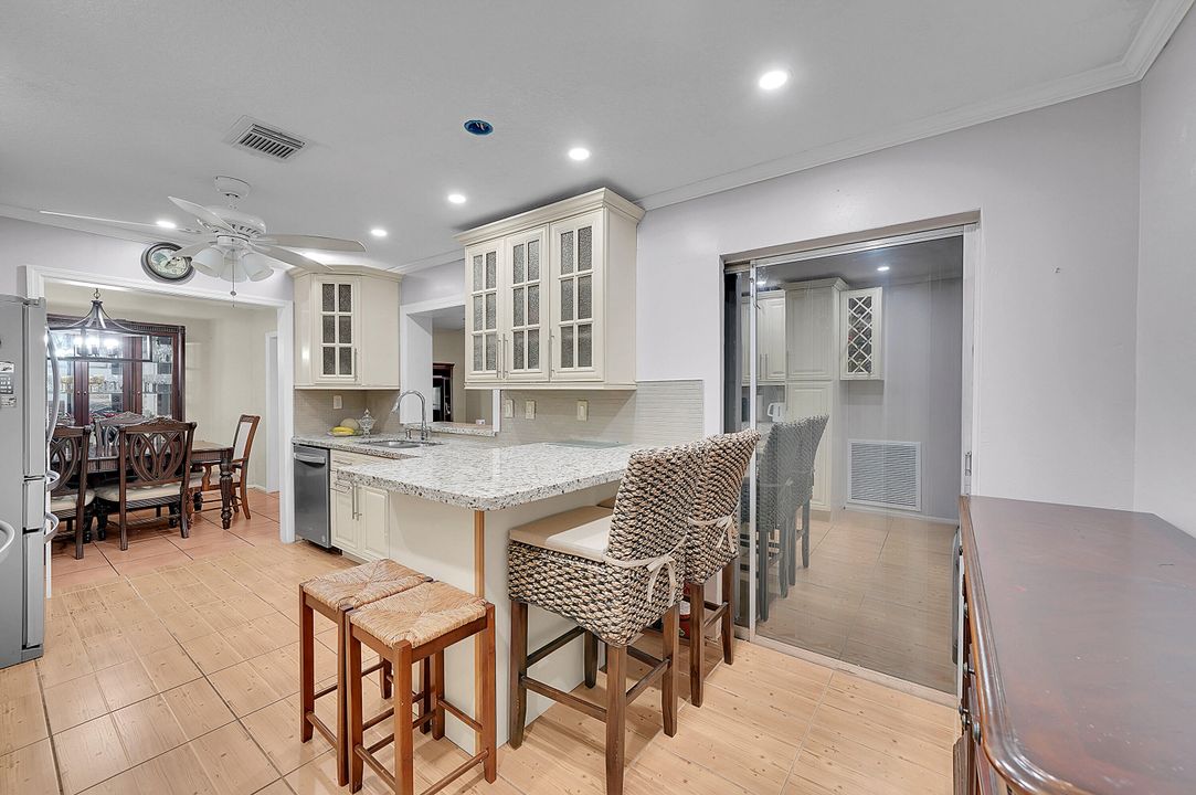 For Sale: $349,000 (2 beds, 2 baths, 1449 Square Feet)