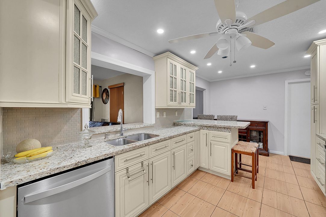 For Sale: $349,000 (2 beds, 2 baths, 1449 Square Feet)