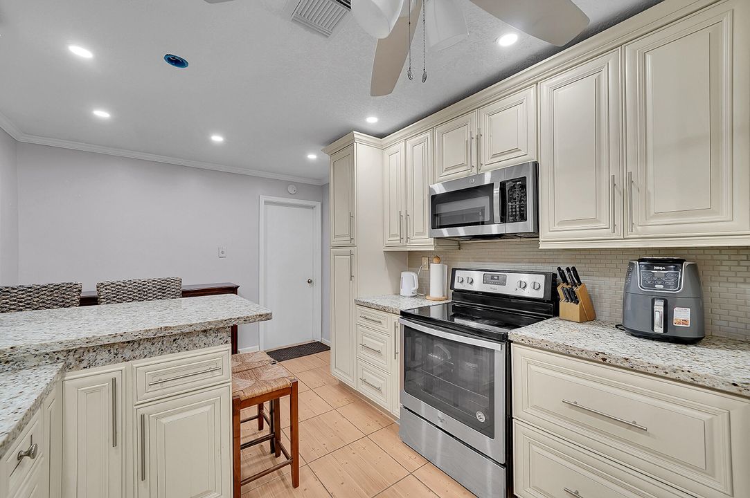 For Sale: $349,000 (2 beds, 2 baths, 1449 Square Feet)