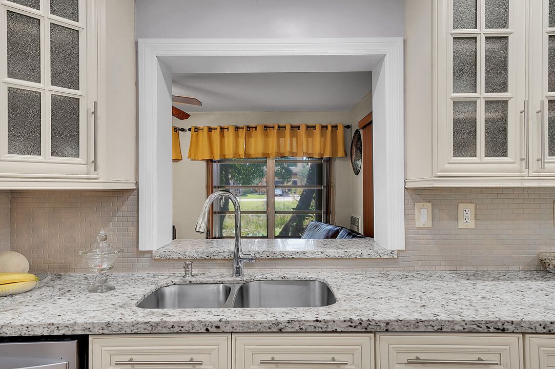 For Sale: $349,000 (2 beds, 2 baths, 1449 Square Feet)