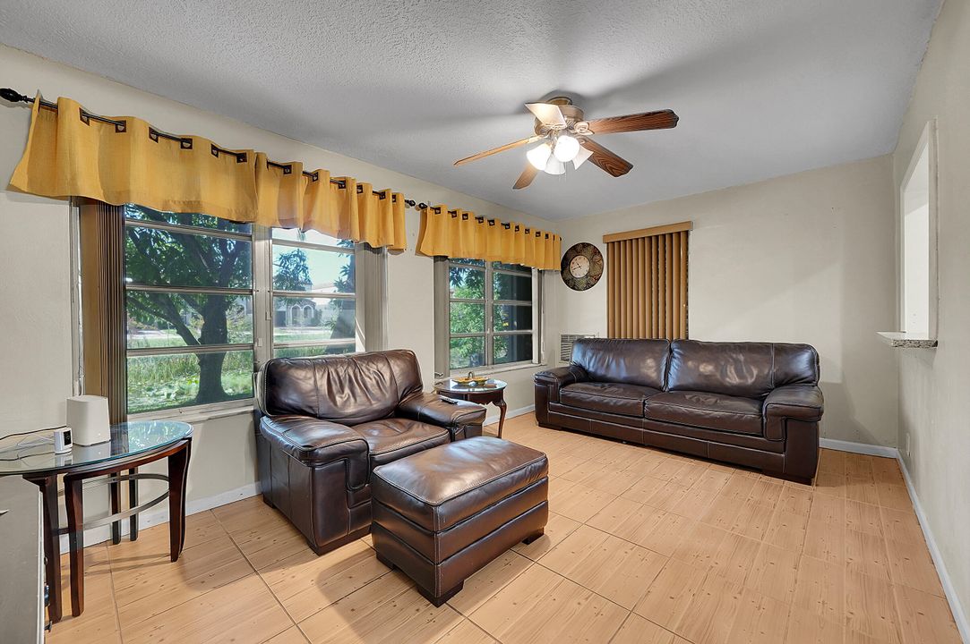 For Sale: $349,000 (2 beds, 2 baths, 1449 Square Feet)