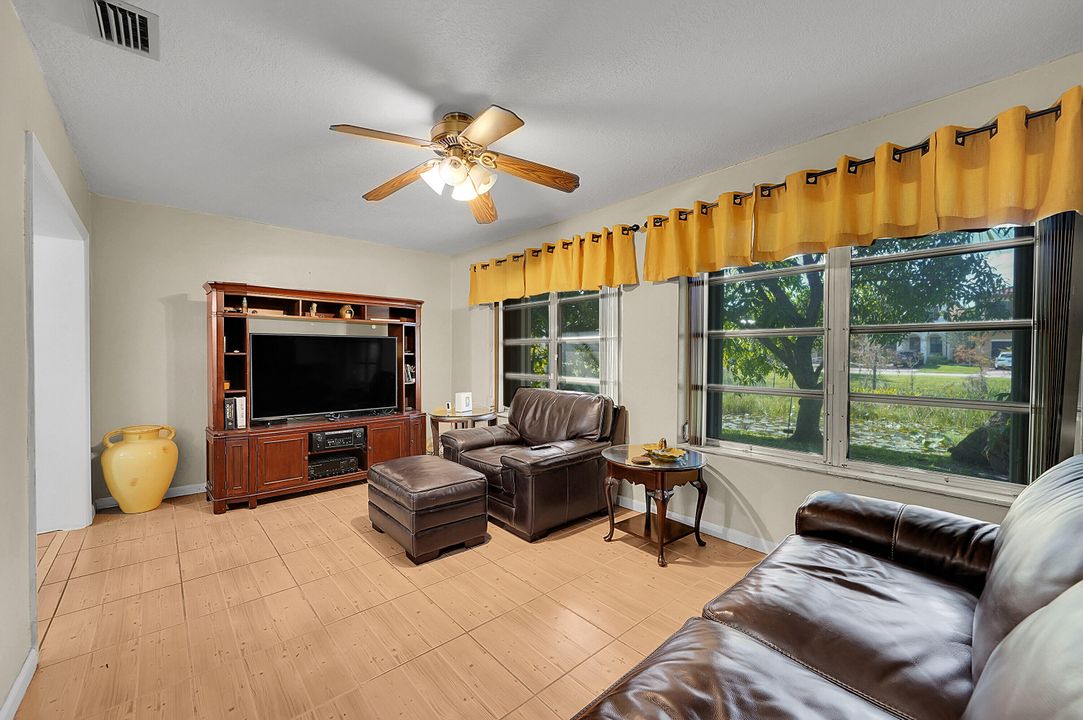 For Sale: $349,000 (2 beds, 2 baths, 1449 Square Feet)