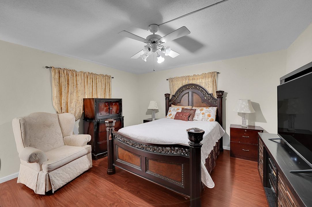 For Sale: $349,000 (2 beds, 2 baths, 1449 Square Feet)