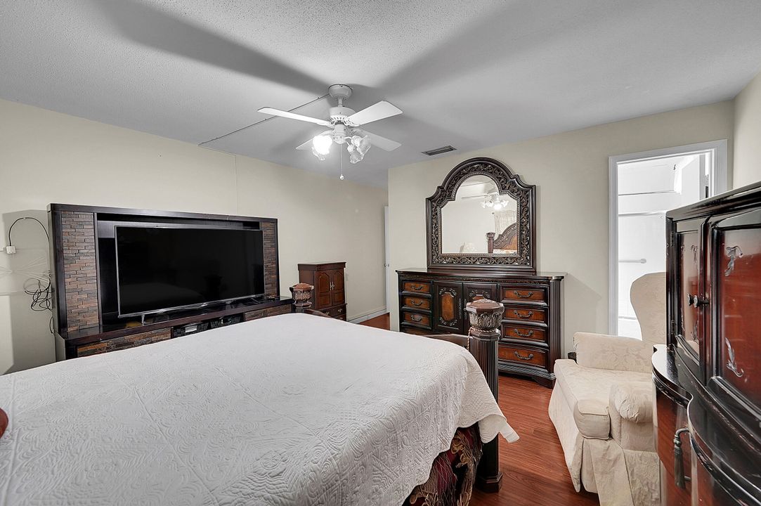 For Sale: $349,000 (2 beds, 2 baths, 1449 Square Feet)