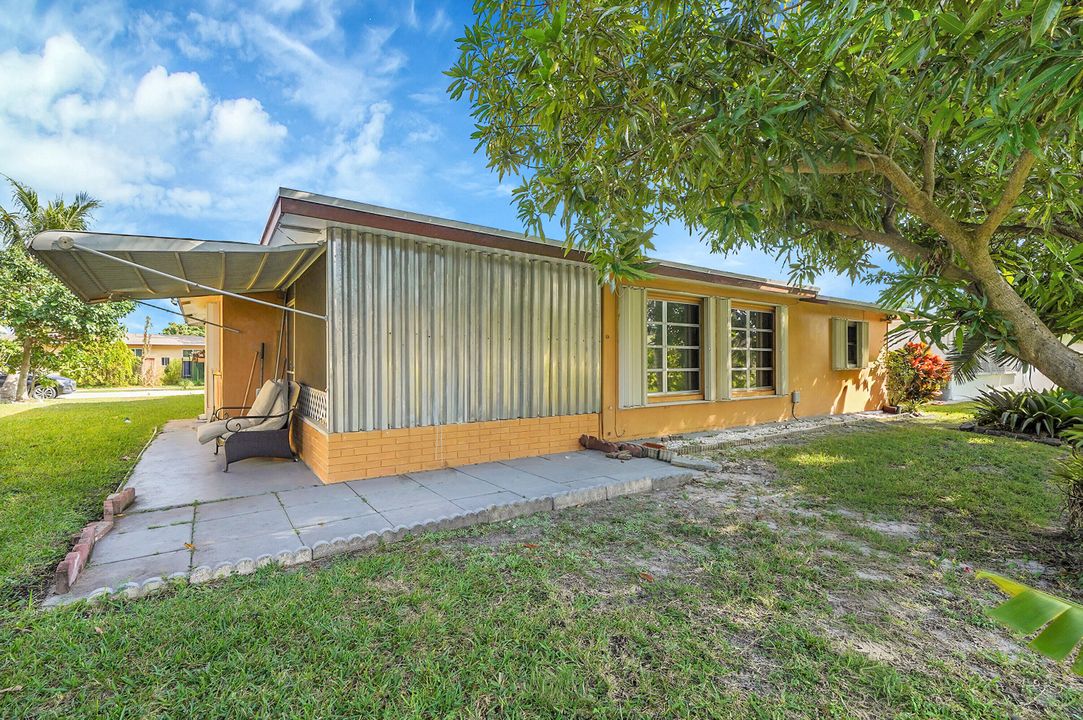 For Sale: $349,000 (2 beds, 2 baths, 1449 Square Feet)