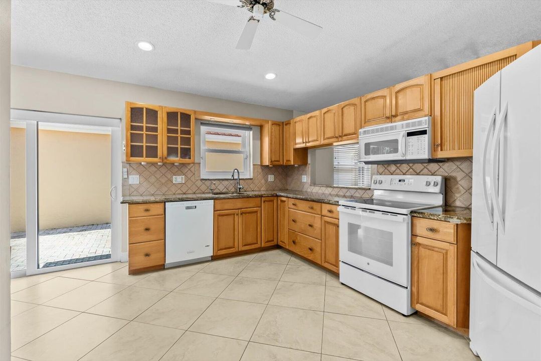 Active With Contract: $595,000 (3 beds, 2 baths, 1761 Square Feet)