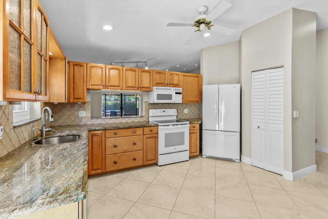 Active With Contract: $595,000 (3 beds, 2 baths, 1761 Square Feet)