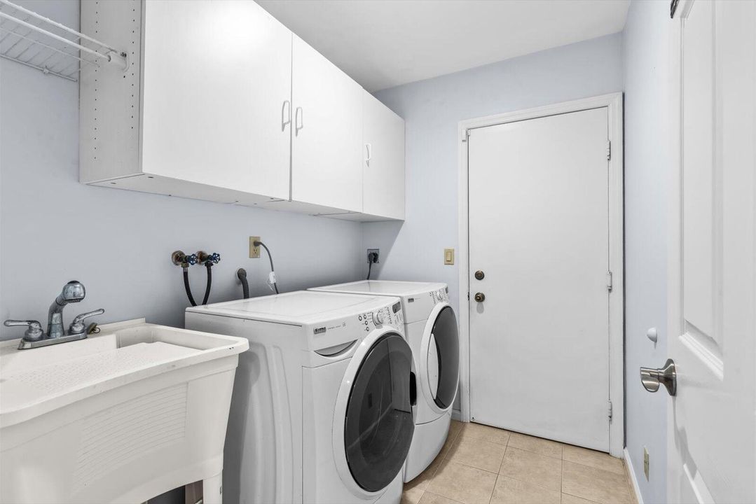 Active With Contract: $595,000 (3 beds, 2 baths, 1761 Square Feet)